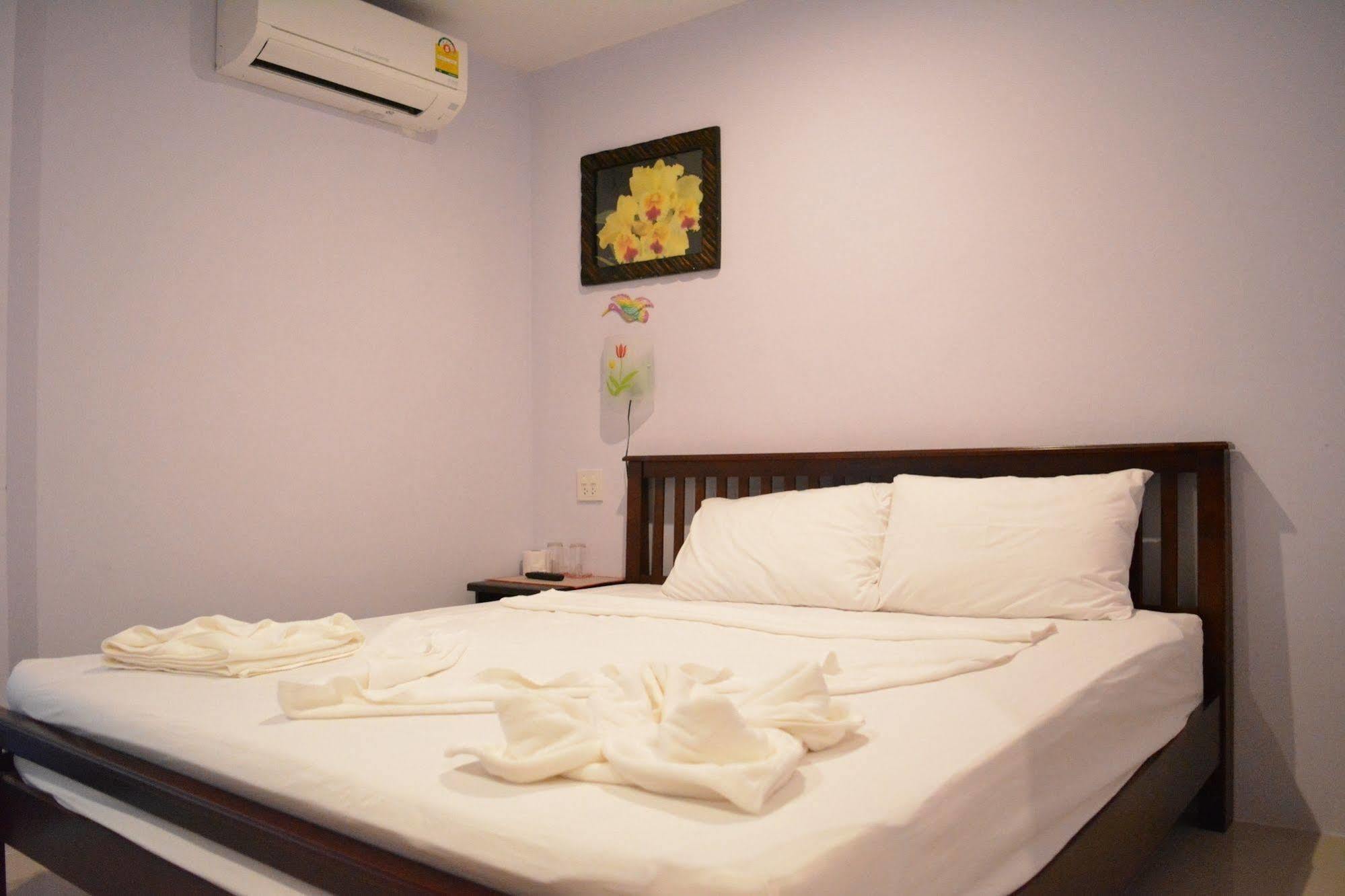 Zzeehouse Hotel Ao Nang Exterior photo